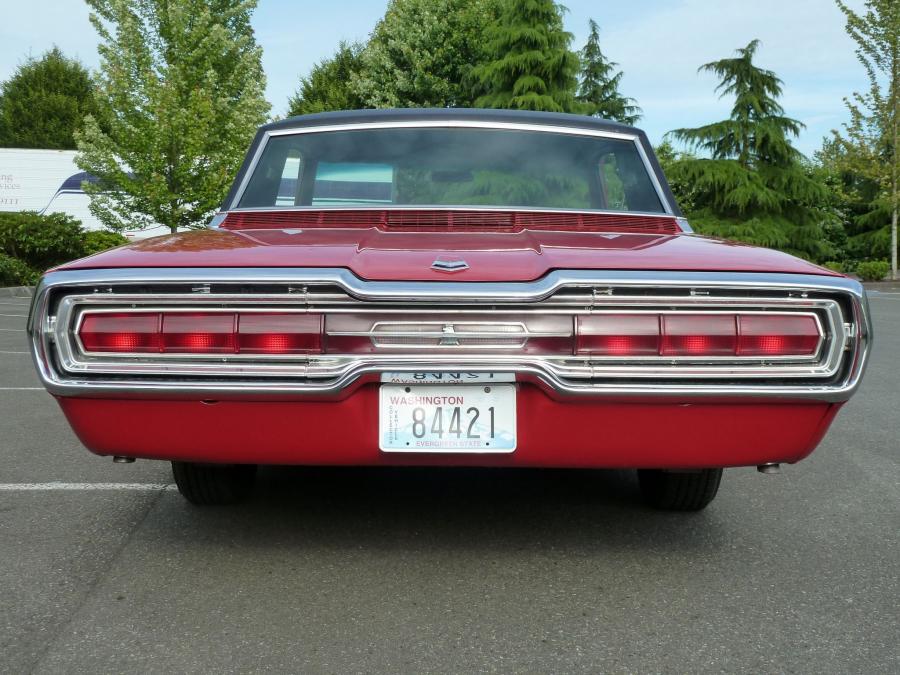  Ford Thunderbird Town Landau Coupe 1966 года  (фото 9 из 21)